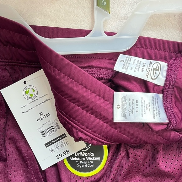 Athletic Works Women’s Mesh Shorts. Dri Works Moisture Wicking Dual Hand Pockets - Picture 4 of 4